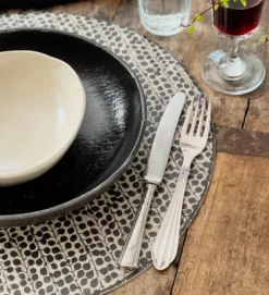 Set de table vinyle rond noir beija flor poppy