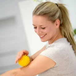 Sissel spiky ball - jaune - rouge - bleu