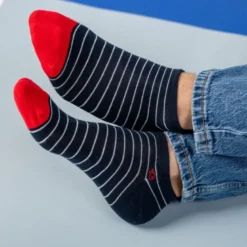 Socquettes à fines rayures bleu et blanc