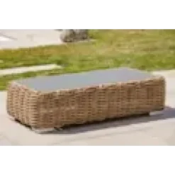 Table basse en résine tressée et plateau verre - marron