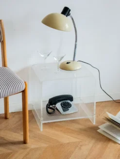 Table d'appoint en plexiglass n°799