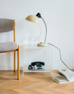 Table d'appoint en plexiglass n°799