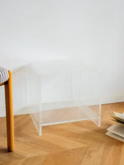 Table d'appoint en plexiglass n°799