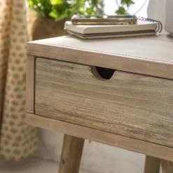 Table de chevet en bois de sapin