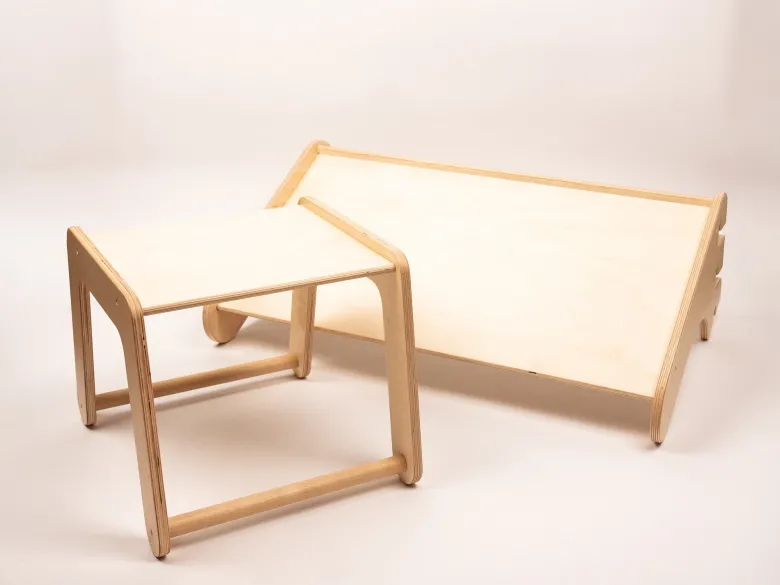 Table et chaise pour le mur suédois