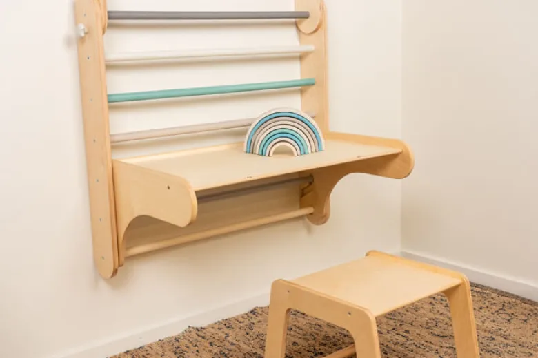 Table et chaise pour le mur suédois