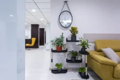 Étagère modulaire pour plantes noire à 6 plateaux et arrosage automatique