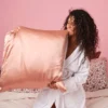 Taie d'oreiller en soie rose 65x65
