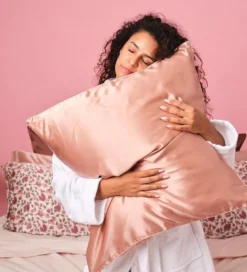Taie d'oreiller en soie rose 65x65
