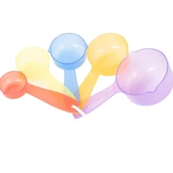 Tasses à mesurer translucides