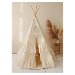 Tente tipi avec franges et tapis boho ca