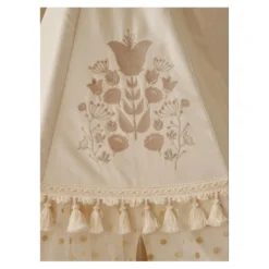 Tente tipi avec franges et tapis boho ca