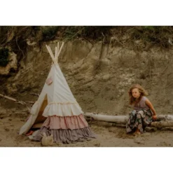 Tente tipi avec franges et tapis powder