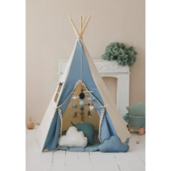 Tente tipi avec pompoms et tapis jeans
