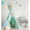Tente tipi avec pompoms et tapis vert me