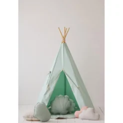 Tente tipi avec pompoms et tapis vert me