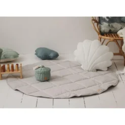 Tente tipi avec tapis gris pigeon