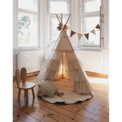 Tente tipi blanc chic avec volants
