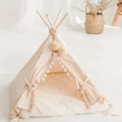 Tente tipi pour chats chiens et lapins avec tapis en fausse fourrure medium ecru
