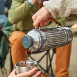Thermos isotherme avec poignée et 2 tasses Black & Blum