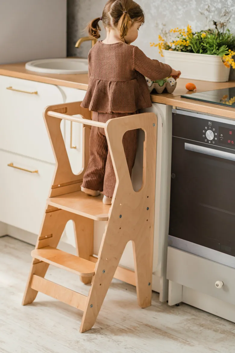 Tour d'apprentissage montessori réglable pour enfant en bois marron