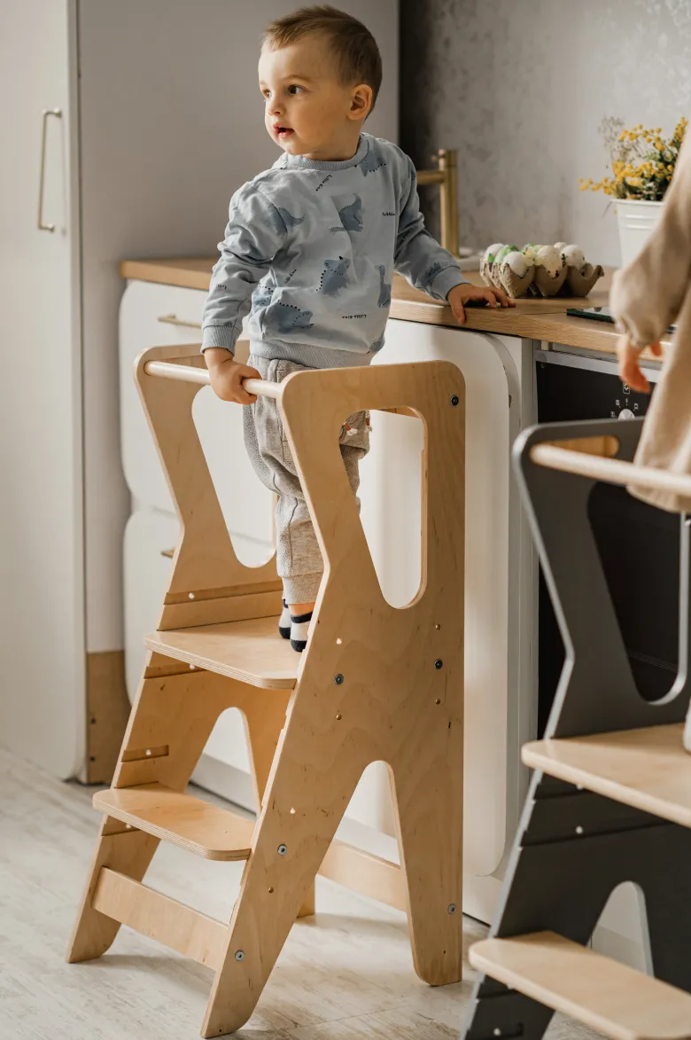 Tour d'apprentissage montessori réglable pour enfant en bois marron