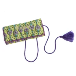 Trousse à bijoux de voyage artisanale roulée et brodée en tissu Vert
