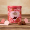 Truffes fantaisie aux brisures de macaron framboise - boîte métal love