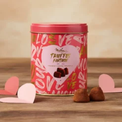 Truffes fantaisie aux brisures de macaron framboise - boîte métal love