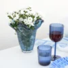 Vase bleu en verre
