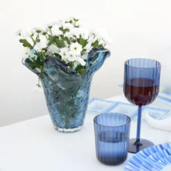 Vase bleu en verre