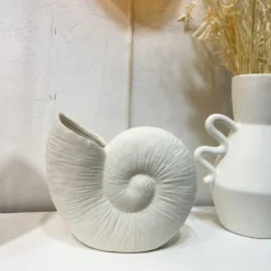 Vase coquillage en céramique texture sable forme originale