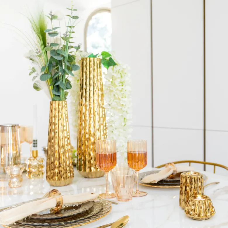 Vase doré brillant
