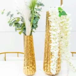 Vase doré brillant