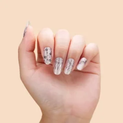 Vernis autocollant love notes - manucure facile longue tenue Nude dentelle noire