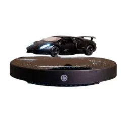 Voiture de sport miniature en lévitation